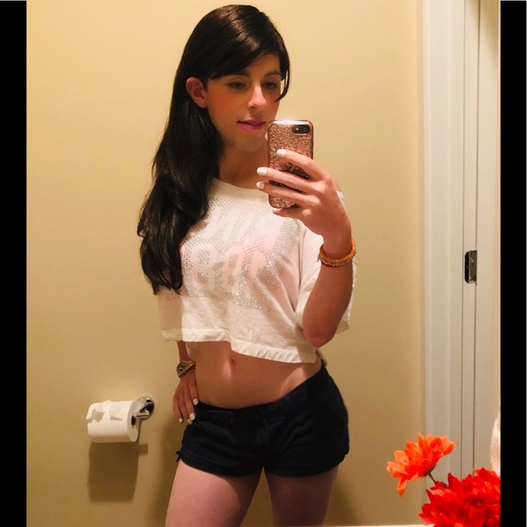 Meet your Posher, Alyssa - Picture 1 of 1